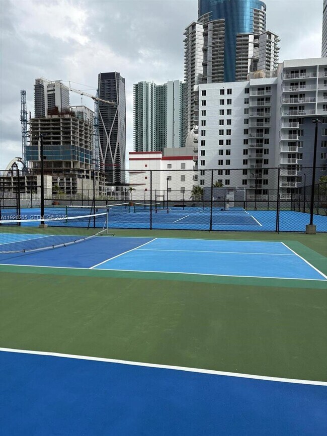 Building Photo - 800 N Miami Ave