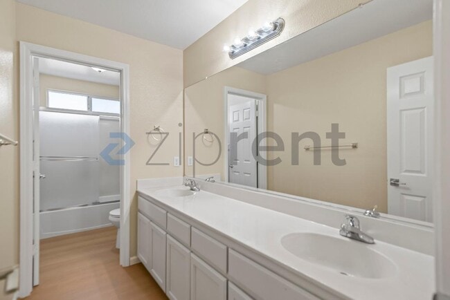 Building Photo - 709 Buriat St