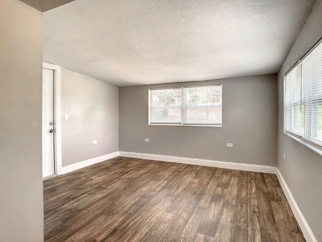Building Photo - REDUCED!!!  Completely upgraded 3/1 1196 S...