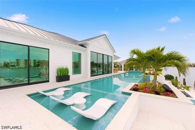 Building Photo - 200 Bahia Point
