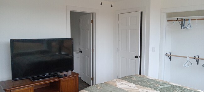 Building Photo - 2400 Richards Ct