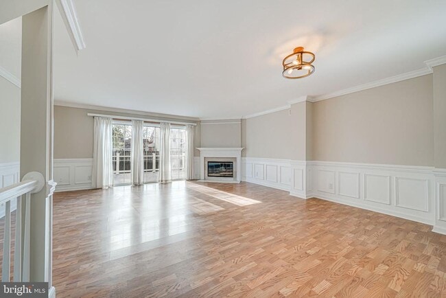 Building Photo - 329 Barnfield Square NE