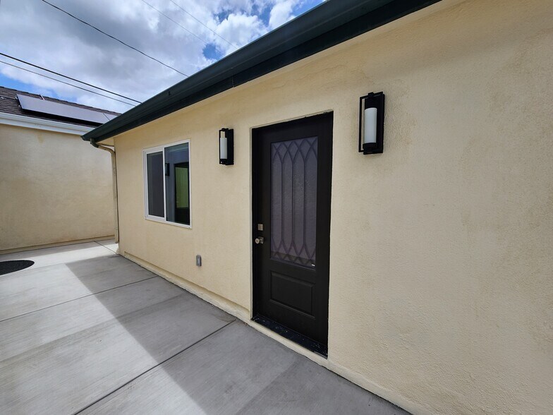 Building Photo - 528 Amherst Dr