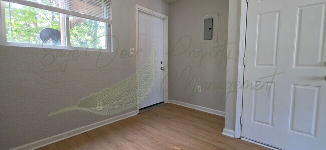 Building Photo - 5529-5531 Freeman Ct