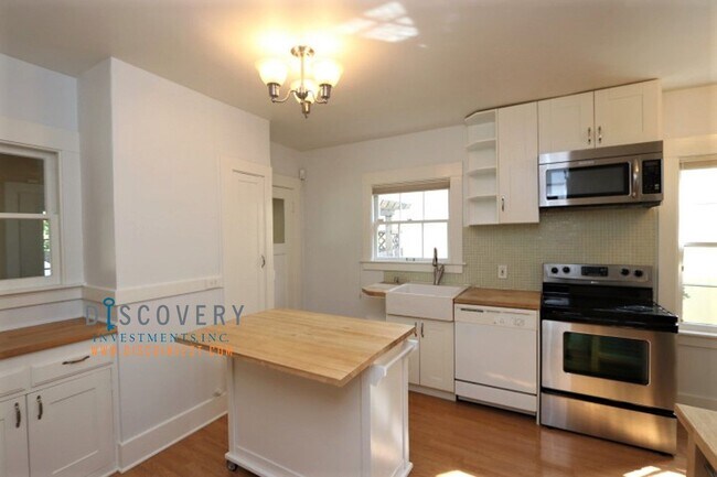 Building Photo - Trestle Glen Three Bedroom Home With Stunning Backyard