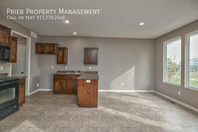 Building Photo - 714 N Findley St