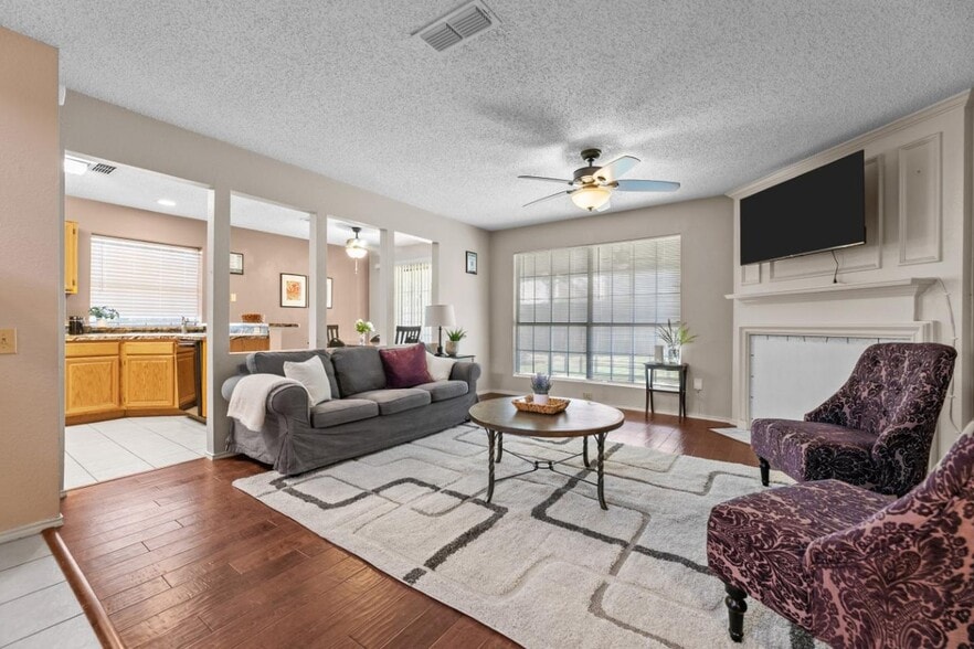 Primary Photo - Stylish Fort Worth Home Near Chisholm Trail!