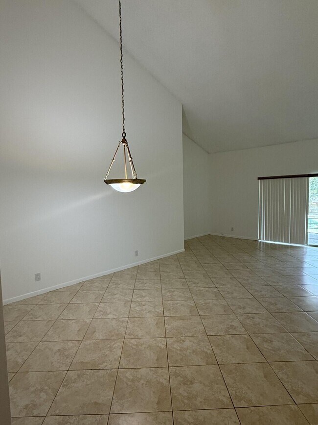 Building Photo - 8798 Holly Ct