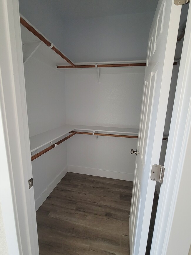 Building Photo - 8033 Horncastle Ave