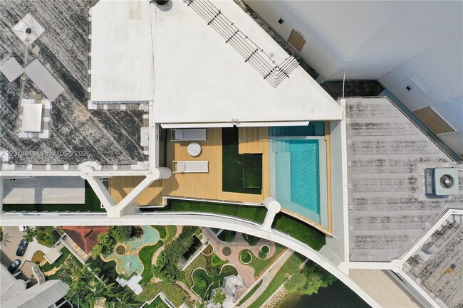 Building Photo - 4000 Island Blvd