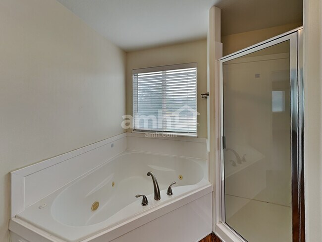 Building Photo - 243 W Peppermint Cir