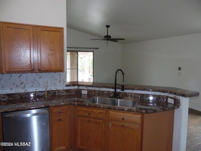 Building Photo - 7325 E Weeping Willow Dr