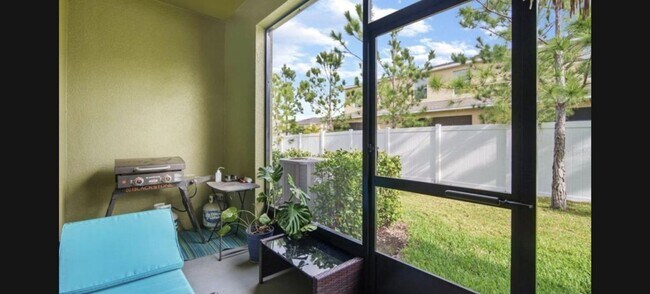 Building Photo - Town House 3/2.5 in Riverview