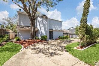 Building Photo - 3302 Chris Dr