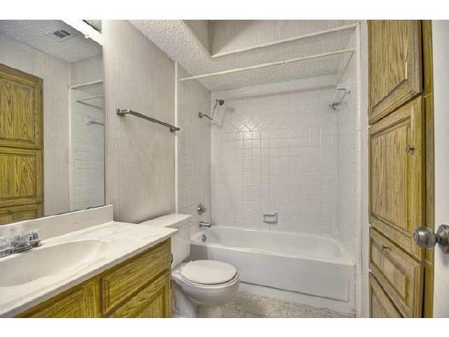 Building Photo - 2021 Chalfont Dr