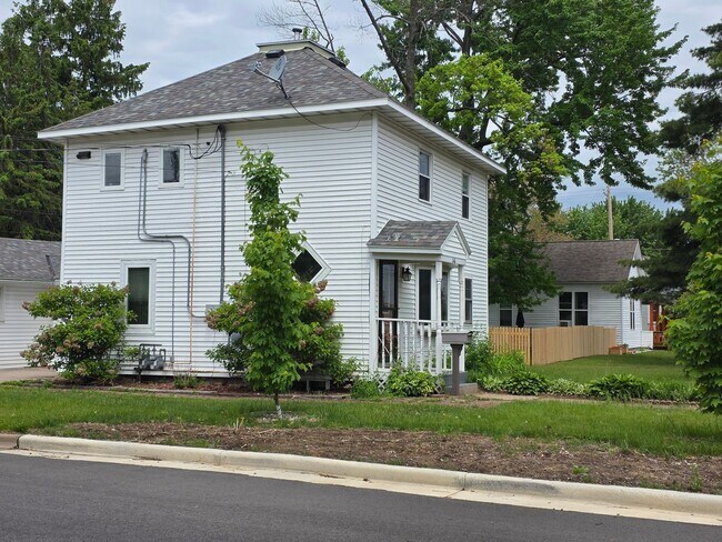 Building Photo - 840 Lincoln St