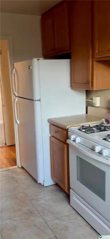 Building Photo - 704 6th Ave