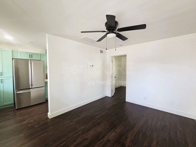 Building Photo - 377 N 4th Ave