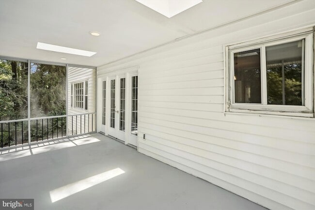 Building Photo - 8501 Canterbury Dr