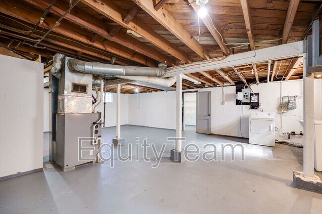 Building Photo - 6949 Marbev Dr