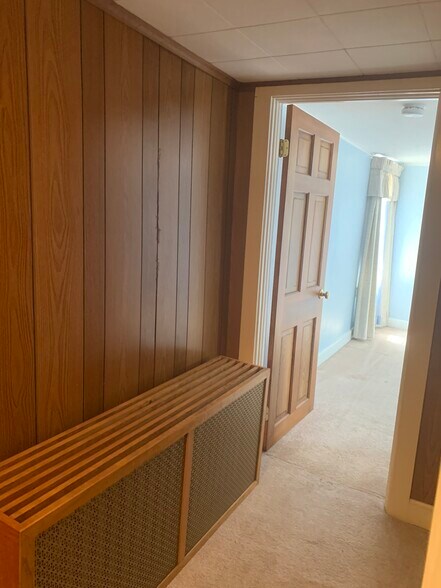 Building Photo - 84 Maple St