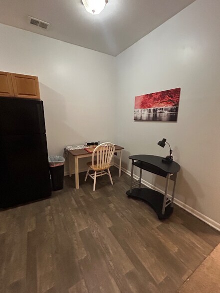 Building Photo - 614 Cherokee St