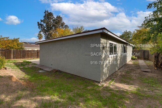 Building Photo - 8225 Zenith Dr
