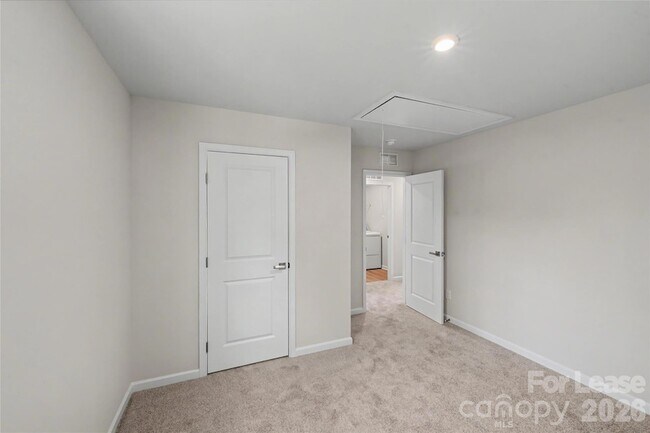 Building Photo - 10051 Florentine Wy