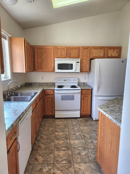 Building Photo - 4008 Riviera Grove