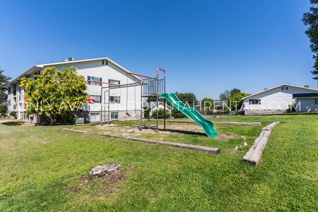 Building Photo - 2400 E 6895 S