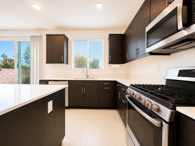 Building Photo - Beautiful and almost Brand New 3 Bedroom House in Citro, Fallbrook for Rent
