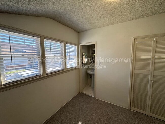 Building Photo - 3811 E 10th St