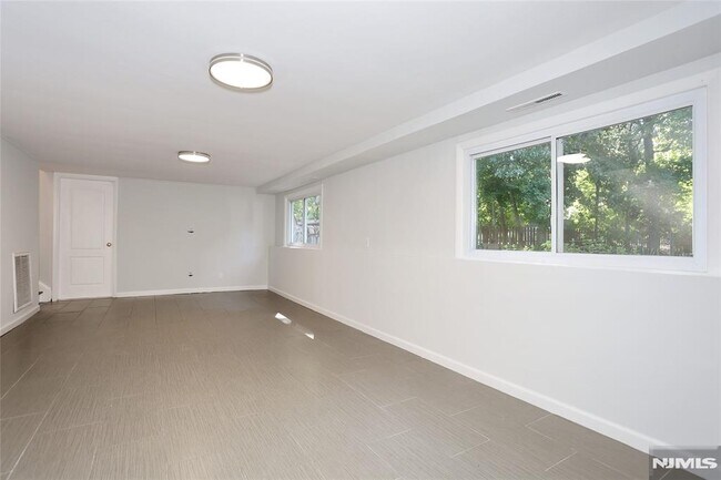Building Photo - 69 Pittis Ave