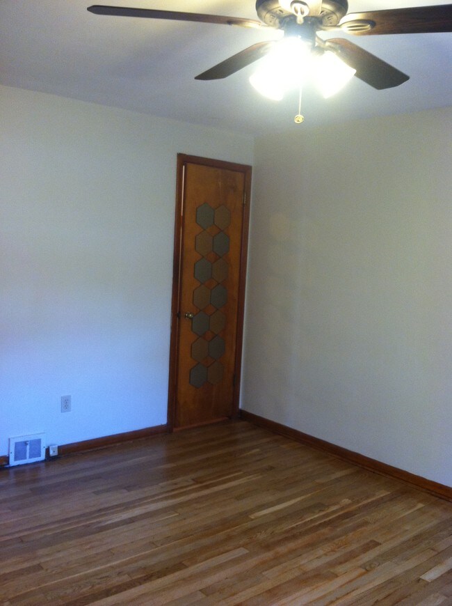 Building Photo - 130 Lacrosse St