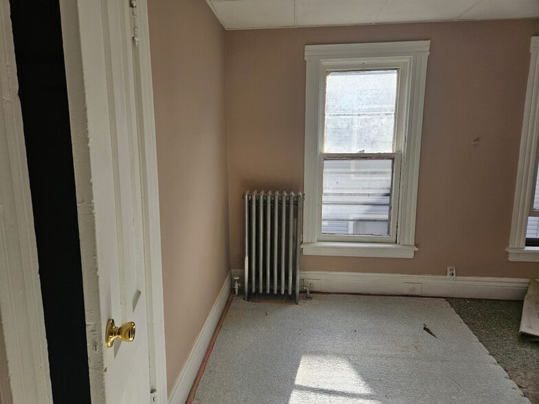 Apt B - 77 Saratoga Ave