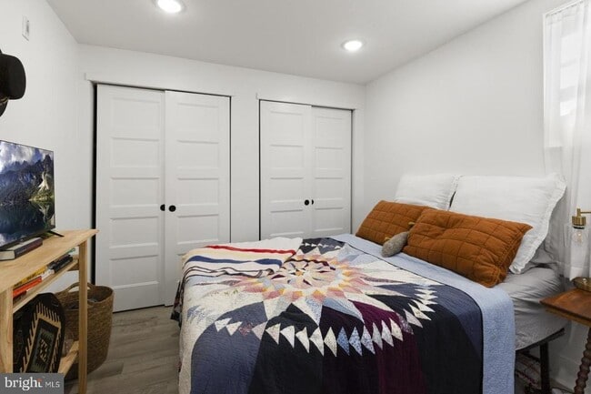 Building Photo - 212 Catharine St