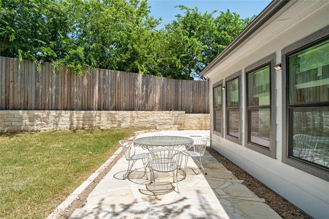 Building Photo - 7602 Banpass Ln
