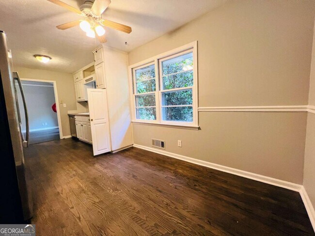 Building Photo - 3151 Sandy Plains Rd