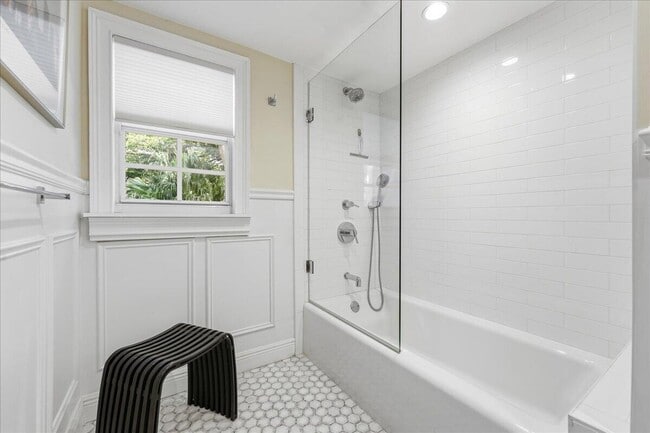 Building Photo - 459 NE 15th Ave