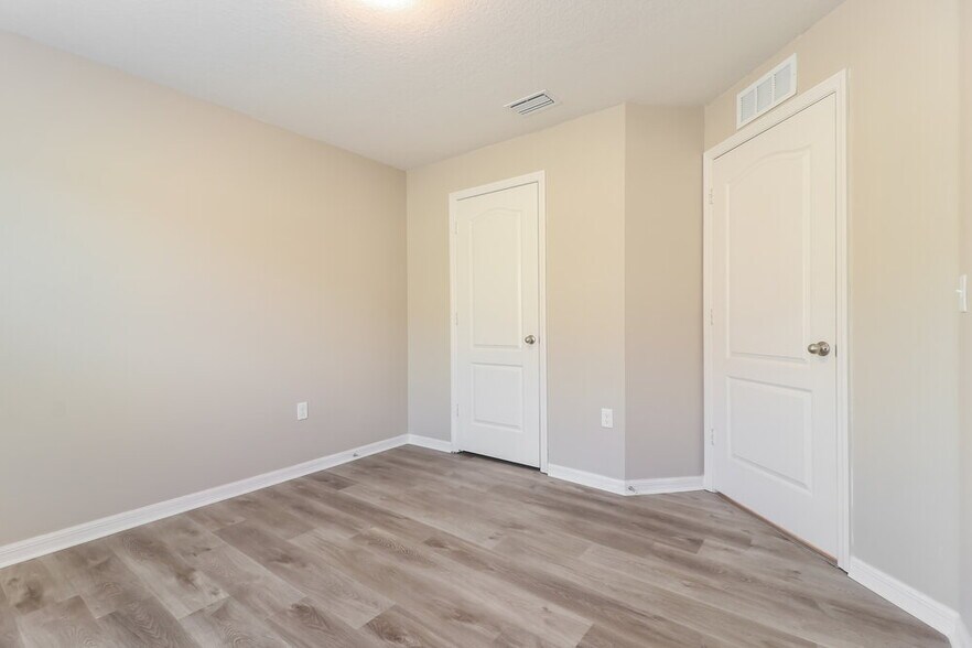 Building Photo - 6953 Redbay Dr