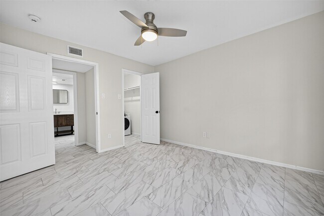 Building Photo - 5929 Queensloch Dr