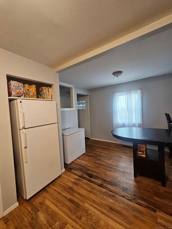 Building Photo - 258 Larkin Ct