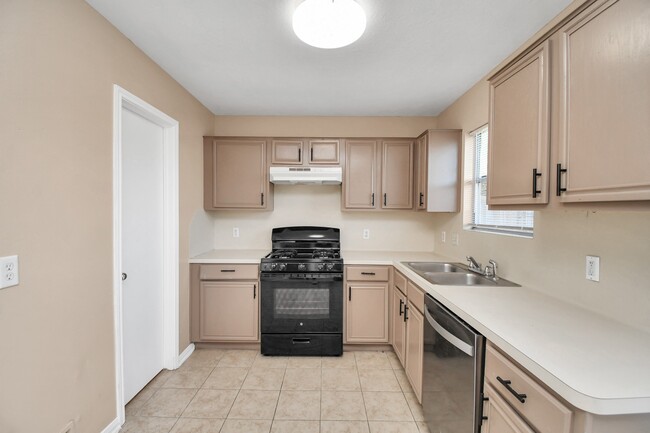 Building Photo - 8914 Pecan Pl Dr