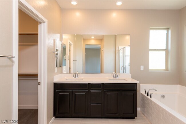 Building Photo - 747 Foreign Reef Wy