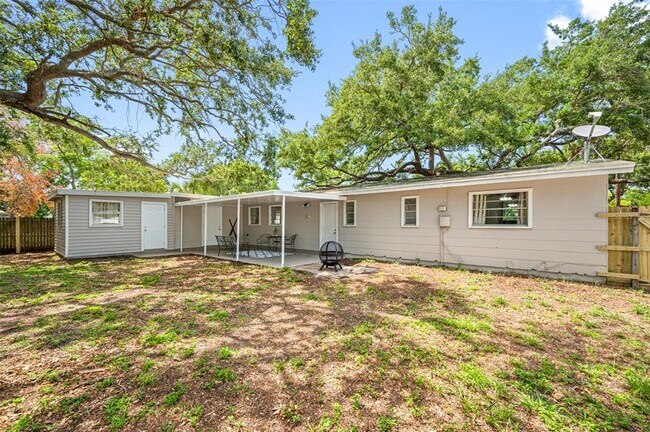 Building Photo - 4704 W Wyoming Ave