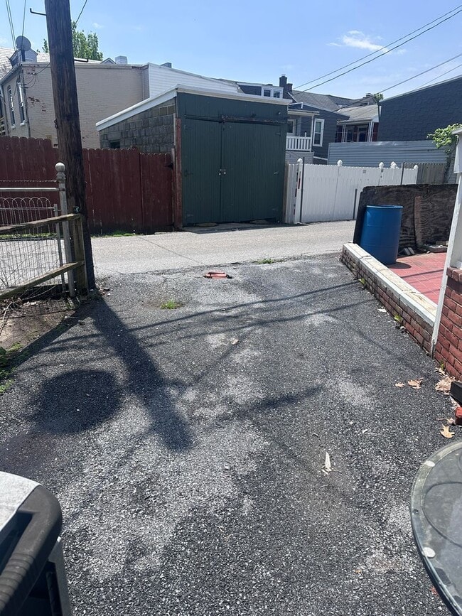 Building Photo - 2 Bedroom Home in Lancaster City