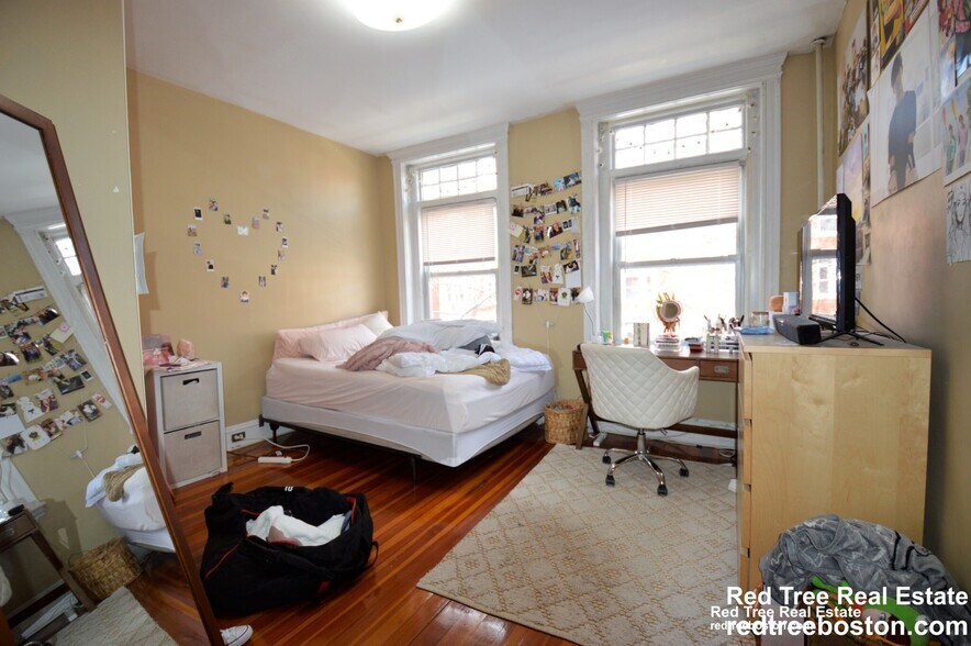 Building Photo - 10 Strathmore Rd