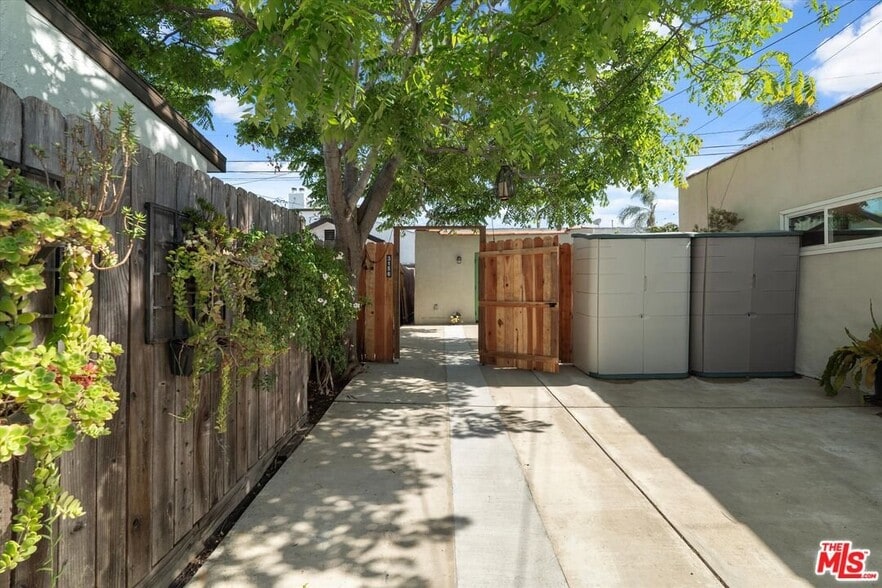 Building Photo - 3156 W 74th St