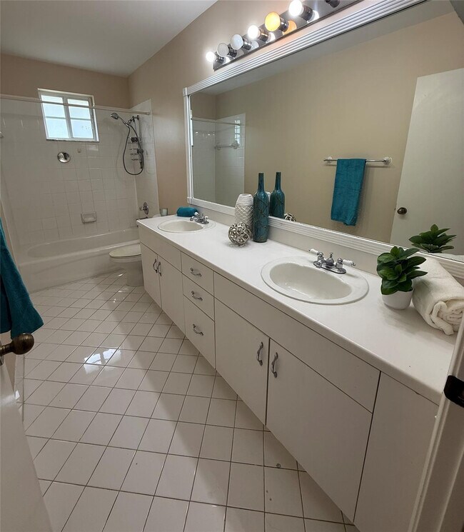 Building Photo - 3797 San Simeon Cir