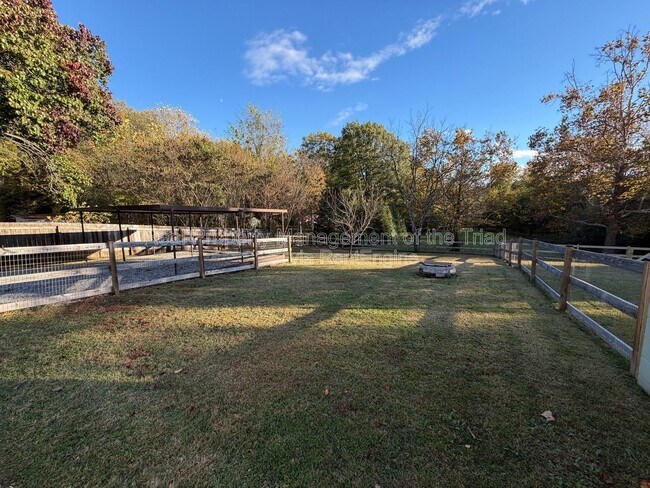 Building Photo - 7530 Shallowford Rd